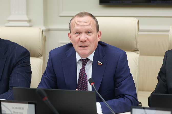 сенатор виктор зобнев