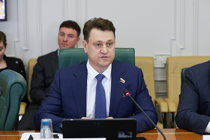 сенатор рф член совета федерации олег голов