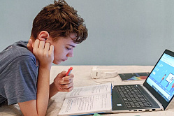 Каждый третий родитель в РФ задумывается о переводе ребенка на семейное обучение