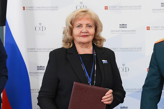 глава заксобрания свердловской области людмилу бабушкина