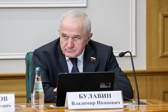  глава комитета сф по обороне и безопасности владимир булавин
