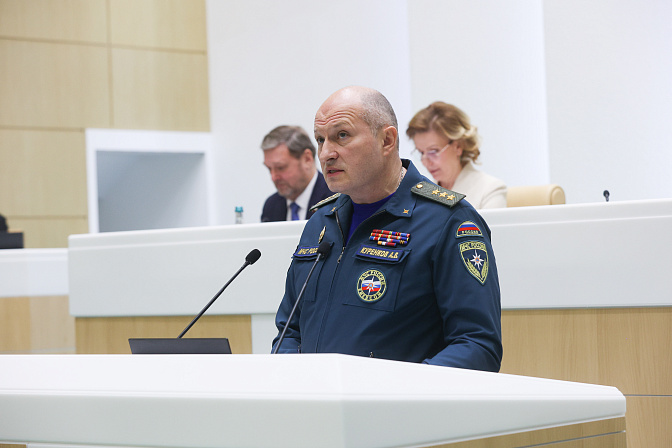 министр рф по делам гражданской обороны, чс и ликвидации последствий стихийных бедствий александр куренков