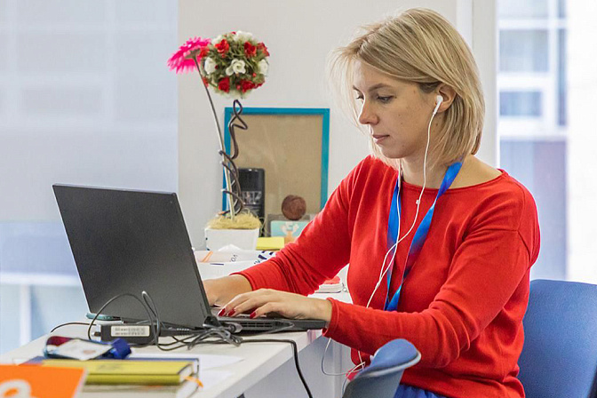 мфц услуги служащие женщина работник 