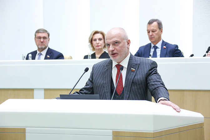 сенатор андрей клишас