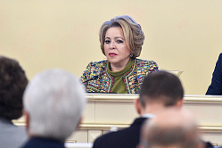 Матвиенко поручила регионам принять законы о едином статусе многодетных