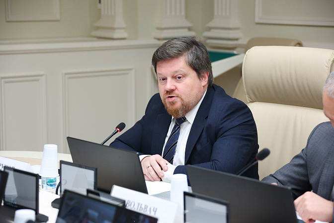 начальник управления президента рф по вопросам национальной морской политики сергей вахруков