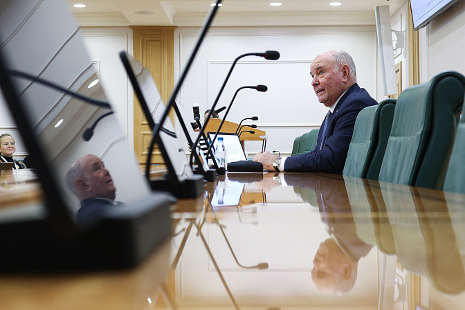 сенатор григорий карасин