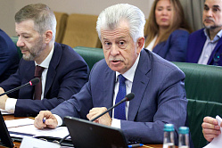 Вахруков: Россия предложит альтернативу традиционным транспортным маршрутам
