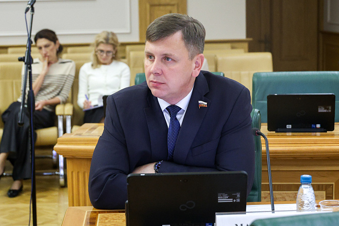 сенатор артём малащенков