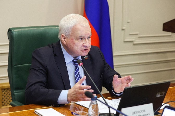 сенатор андрей денисов