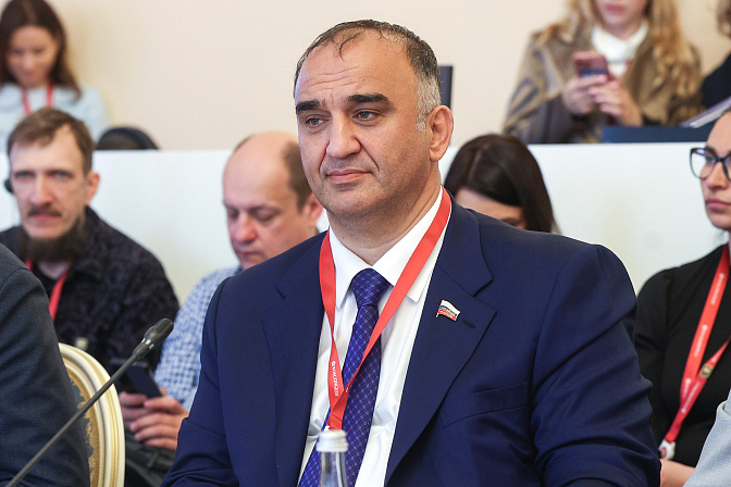 сенатор мохмад ахмадов