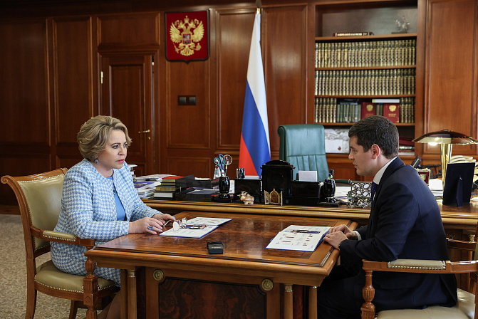 Валентина Матвиенко и Дмитрий Артюхов. Фото: СенатИнформ/ Пресс-служба СФ