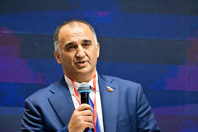 сенатор мохмад ахмадов 