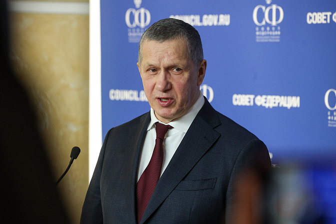 зампред правительства-полпред президента рф в дфо юрий  трутнев 