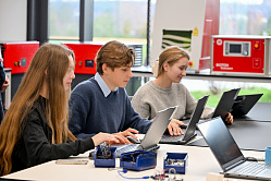 В СФ считают, что обучать использованию ИИ нужно со школьной скамьи