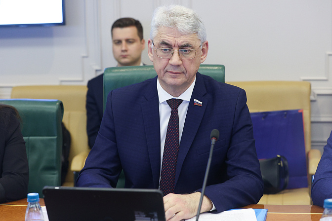 сенатор виктор калашников