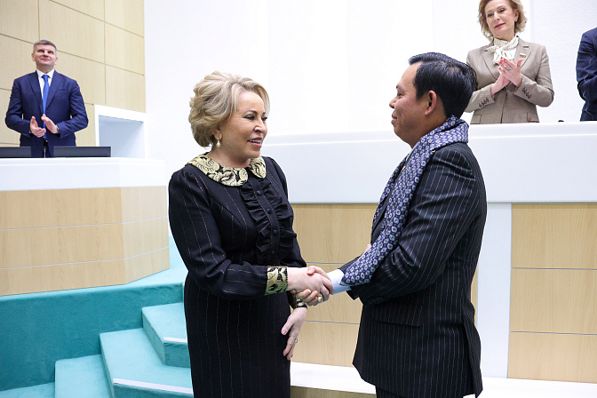 председатель сф валентина матвиенко глава совета представителей регионов индонезии султан бактиар наджамудин 