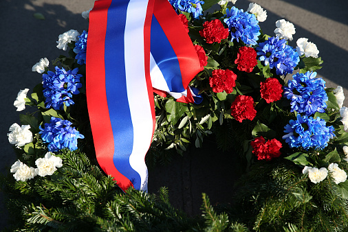 Российские сенаторы возложили цветы к Мемориалу советским воинам, павшим при освобождении Вены