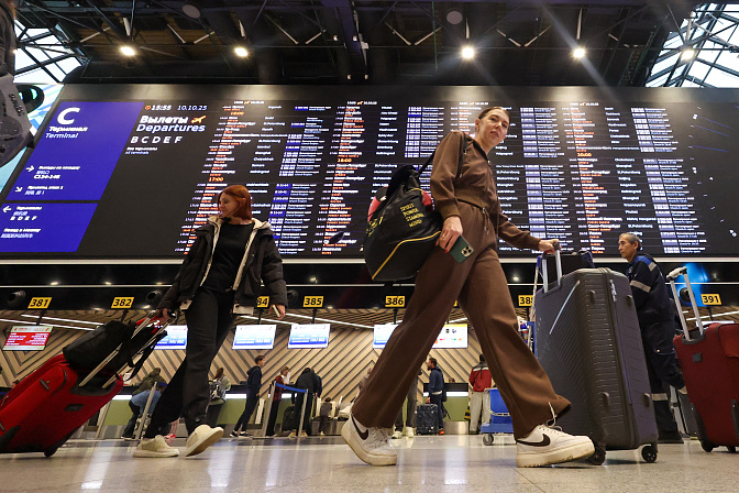 туристы аэропорт, вылеты в аэропорту