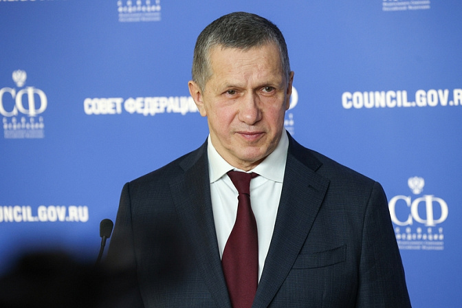 вице-премьер зампред правительства рф полпред президента рф в дфо юрий трутнев