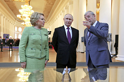 Путин посетил выставку к 120-летию российского парламентаризма