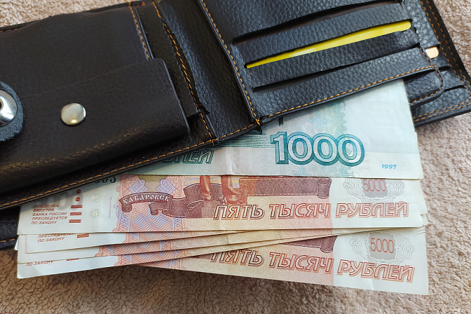 деньги рубли кошелек