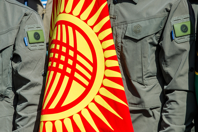 флаг кыргызстана военный солдат