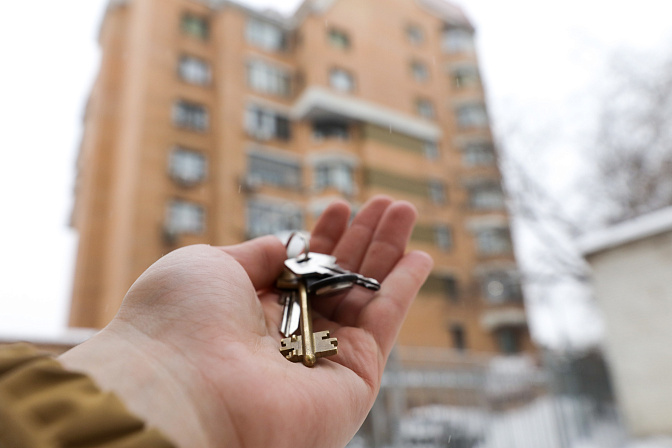 многоэтажный дом, квартиры, ключи