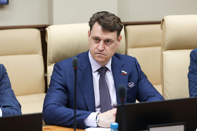 сенатор олег голов