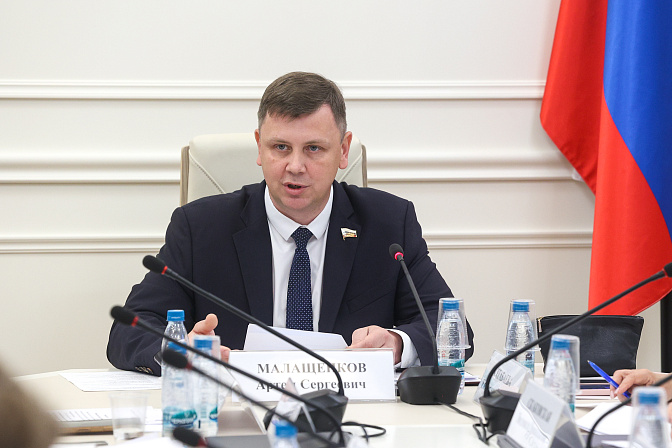 сенатор артём малащенков