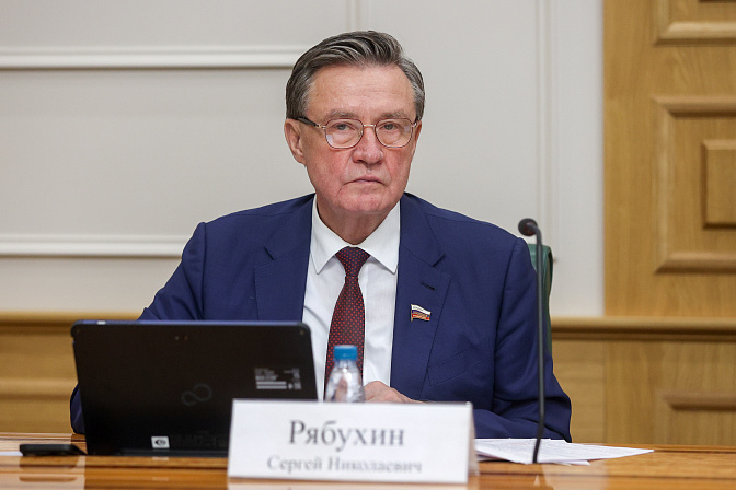 сенатор сергей рябухин