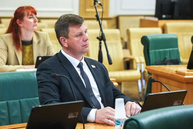 сенатор Артём Малащенков
