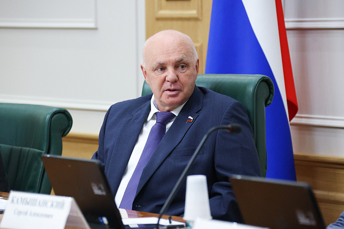 сенатор андрей шохин