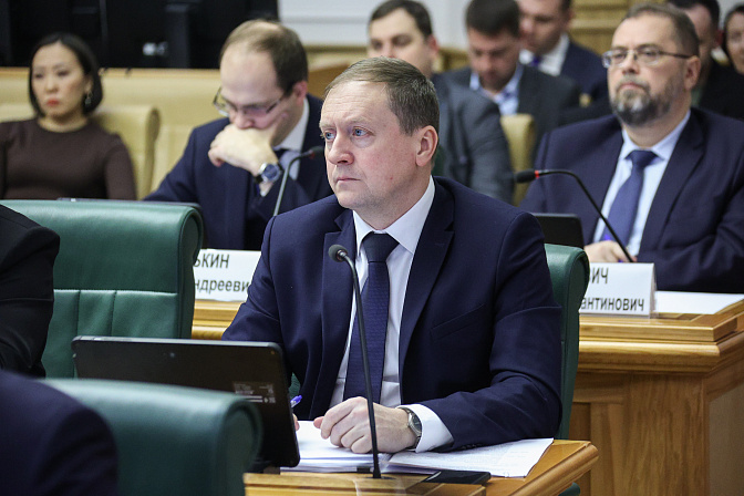 Сенатор Артём Малащенков