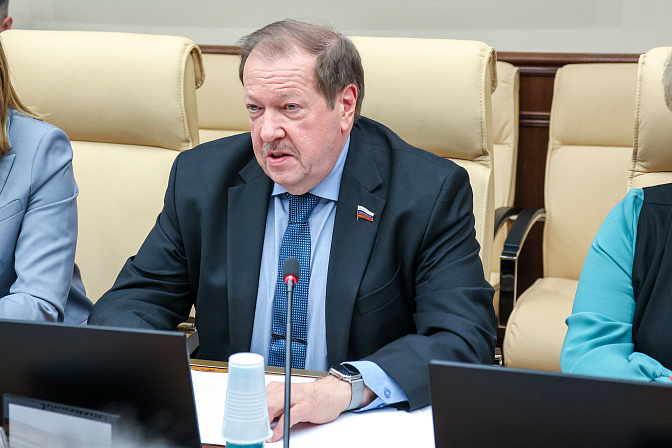 сенатор александр русаков