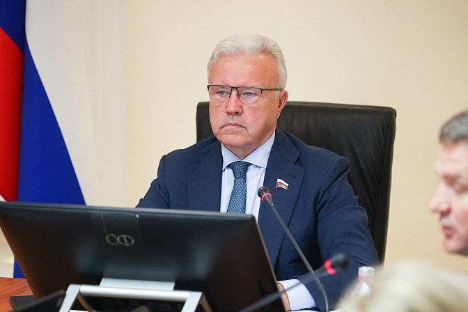 сенатор александр усс