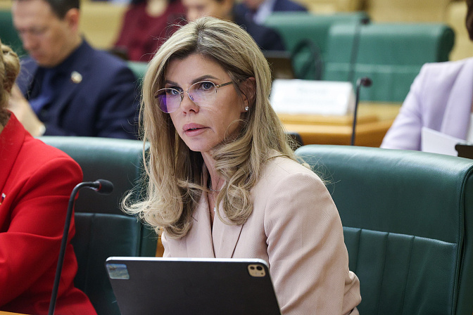 сенатор евгения уваркина