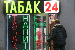 Продажу сигарет на остановках хотят запретить