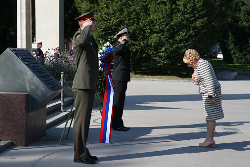Российские сенаторы возложили цветы к Мемориалу советским воинам, павшим при освобождении Вены