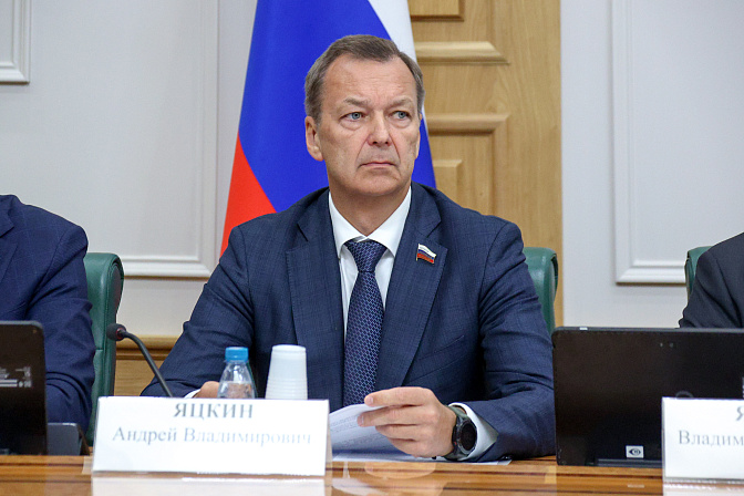  первый заместитель председателя сф андрей яцкин