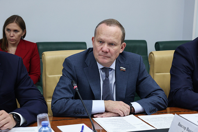 Сенатор Виктор Зобнев