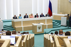Матвиенко заявила, что сенаторы готовы поддержать законодательные инициативы, направленные на защиту россиян