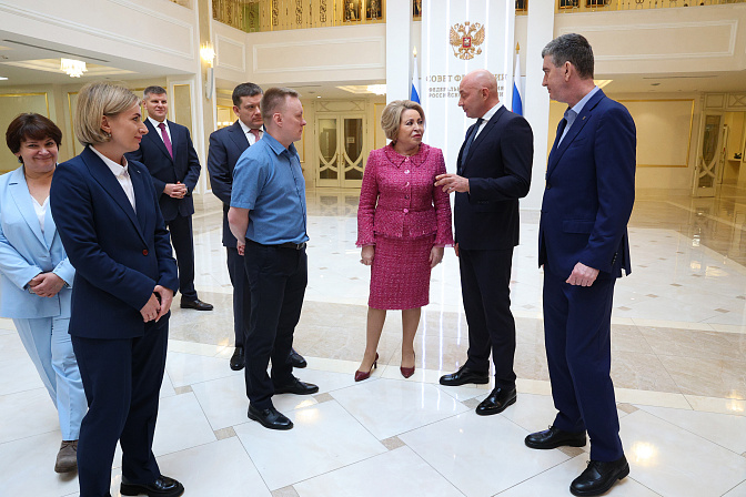 председатель сф валентина матвиенко на встрече в москве с юными футболистами норильской команды айка