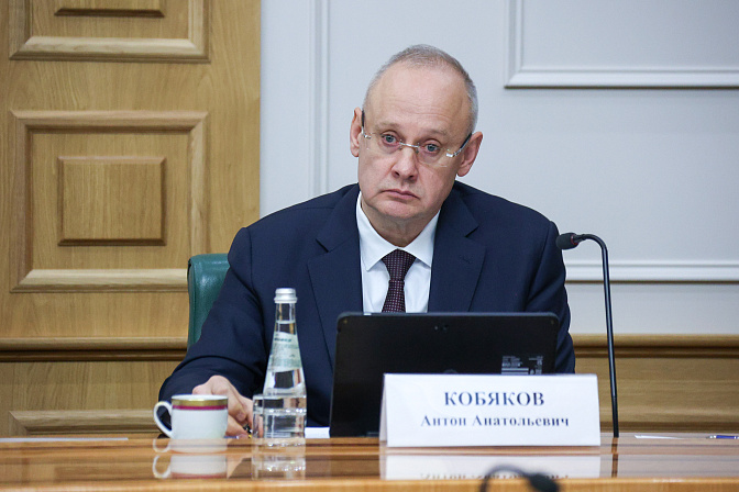 советник президента рф, ответственный секретарь оргкомитета пмэф антон кобяков