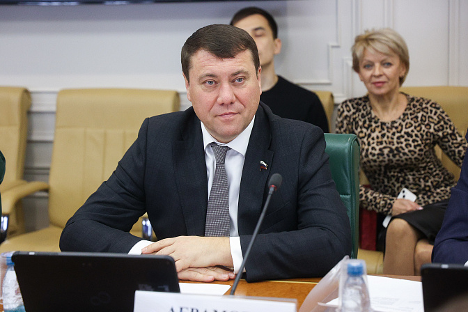 сенатор иван абрамов