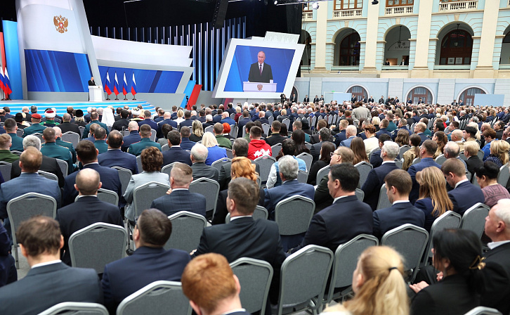 Президент РФ Владимир Путин в ходе Послания Федеральному Собранию