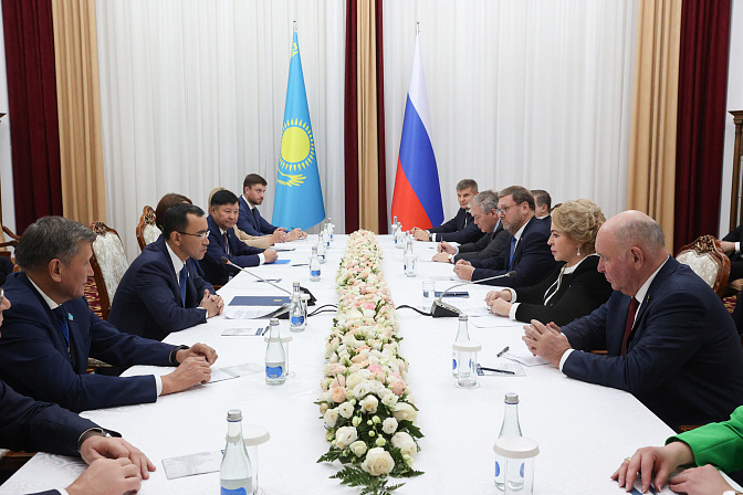 Валентина Матвиенко на встрече в Бишкеке с главой Сената Казахстана Мауленом Ашимбаевым