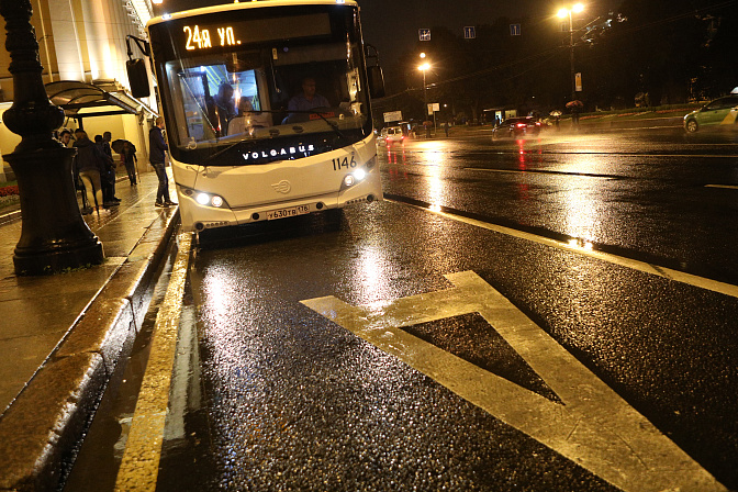 городской транспорт ночь