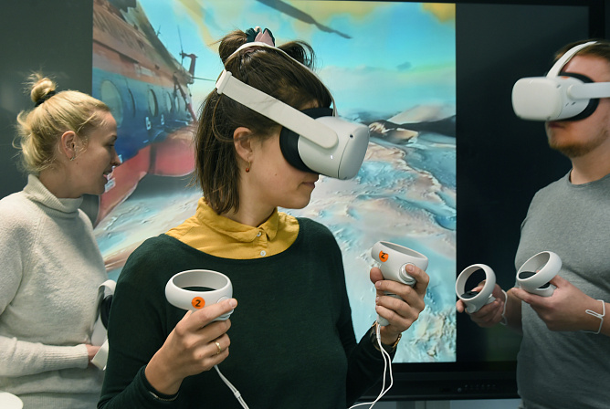 работа ии трансляция vr очки 