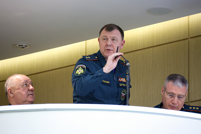 замминистра рф по делам гражданской обороны чс и ликвидации последствий стихийных бедствий вячеслав бутко